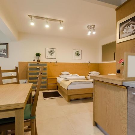 Family Apartments - Private Parking Краків Екстер'єр фото
