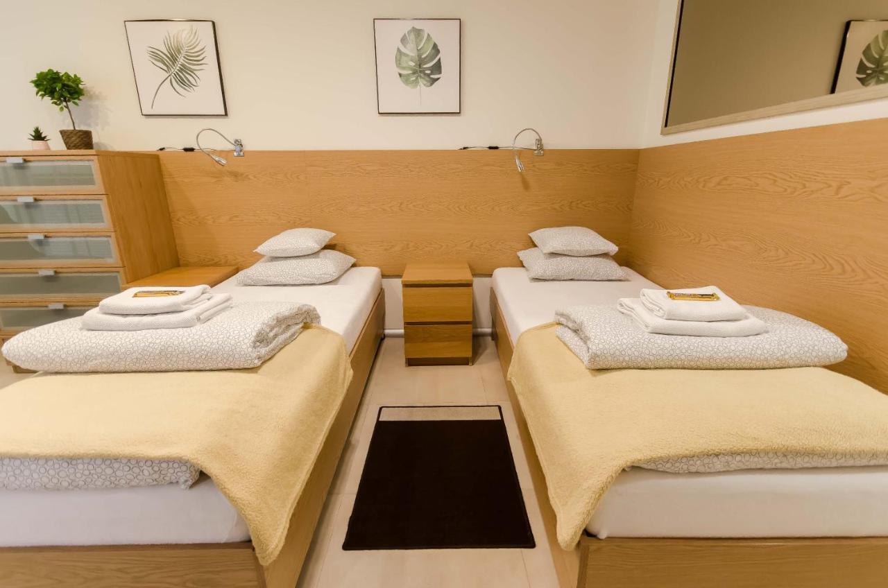 Family Apartments - Private Parking Краків Екстер'єр фото