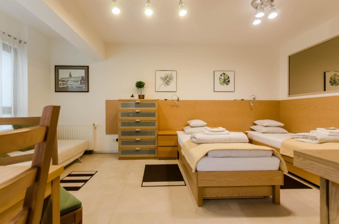 Family Apartments - Private Parking Краків Екстер'єр фото