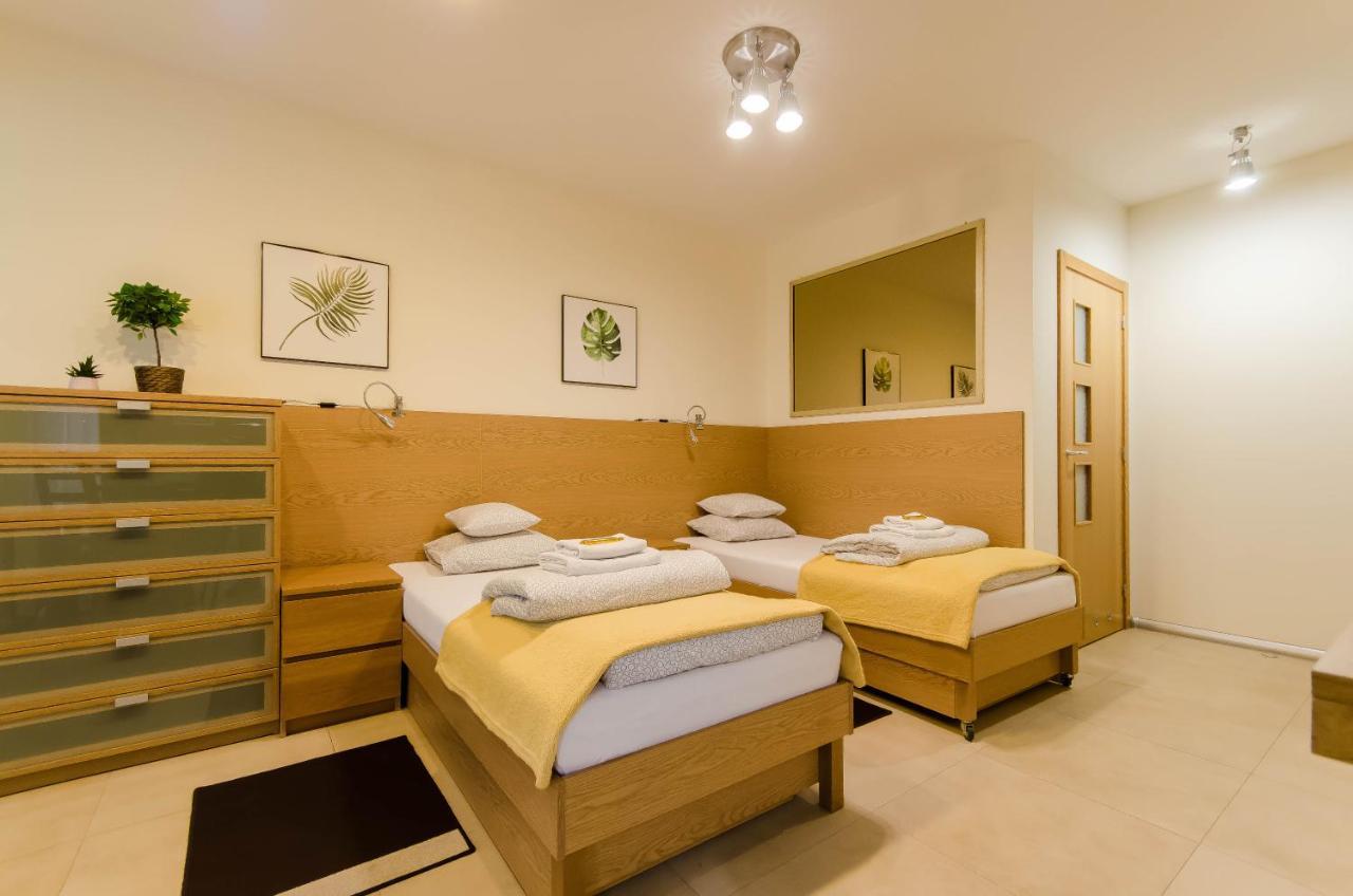 Family Apartments - Private Parking Краків Екстер'єр фото