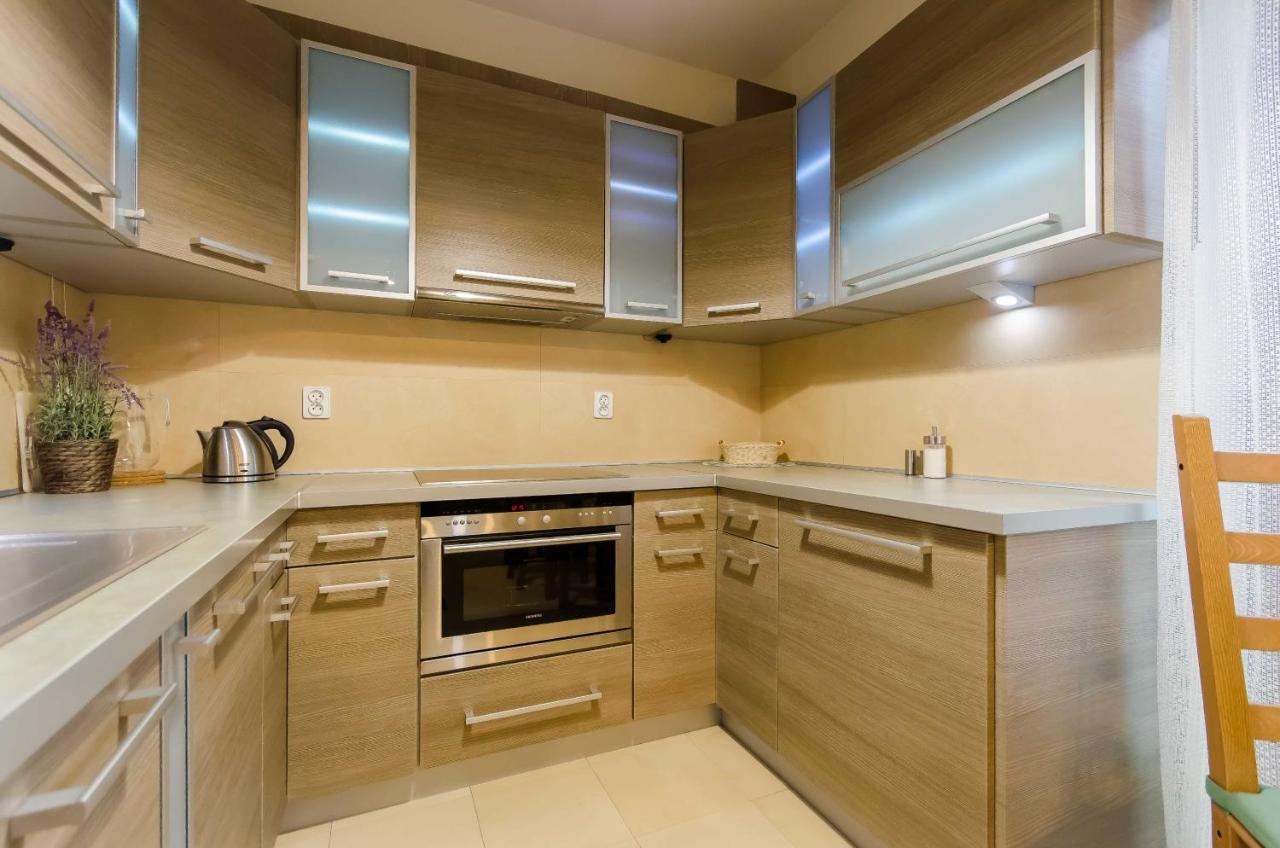 Family Apartments - Private Parking Краків Екстер'єр фото
