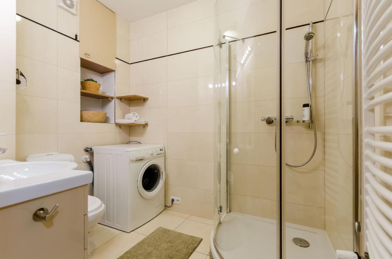 Family Apartments - Private Parking Краків Екстер'єр фото