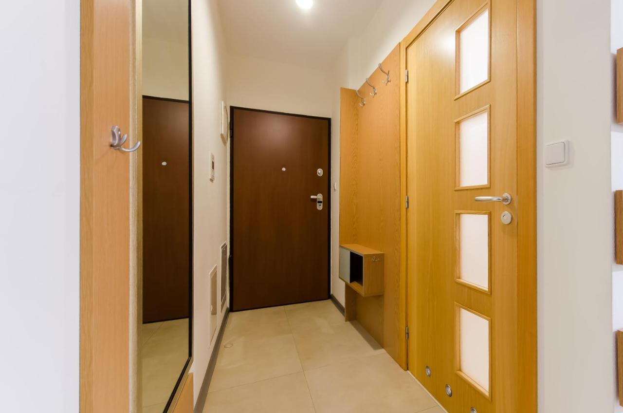 Family Apartments - Private Parking Краків Екстер'єр фото