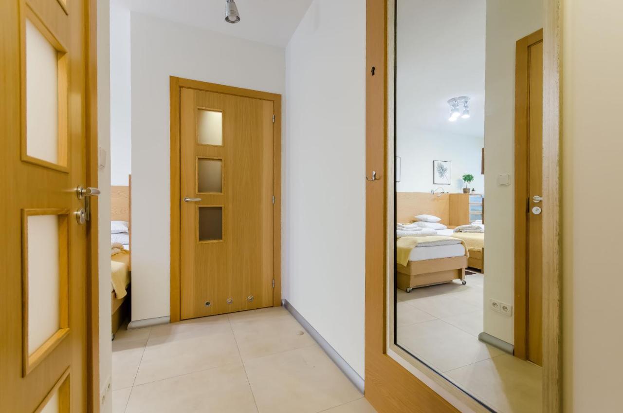 Family Apartments - Private Parking Краків Екстер'єр фото