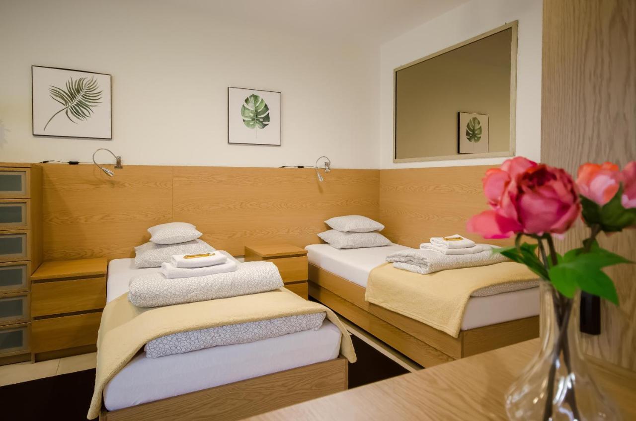 Family Apartments - Private Parking Краків Екстер'єр фото