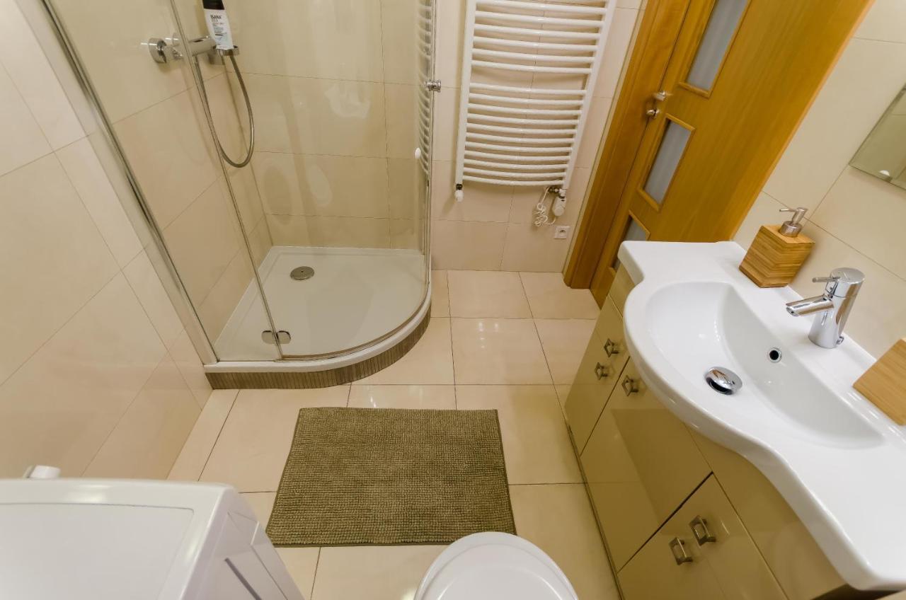 Family Apartments - Private Parking Краків Екстер'єр фото